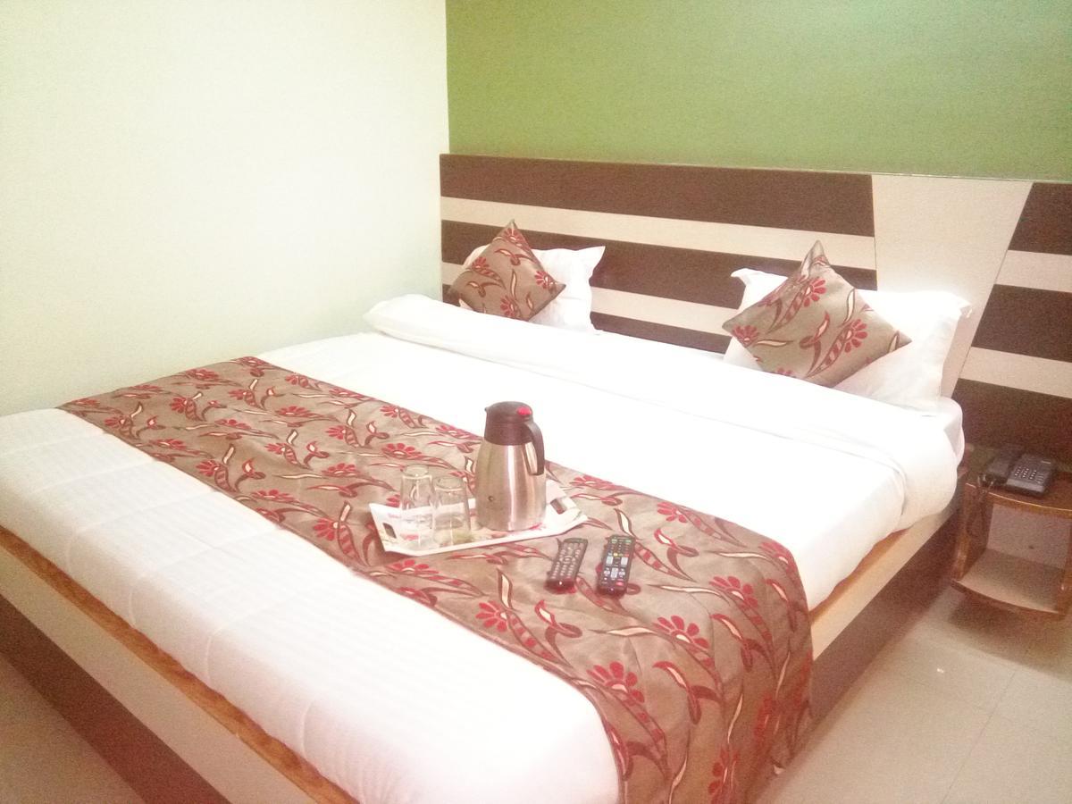Hotel Mani International Патна Екстериор снимка